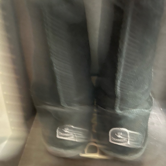 Women’s sz 11 Bear Paw, black suede boots - Picture 2 of 4